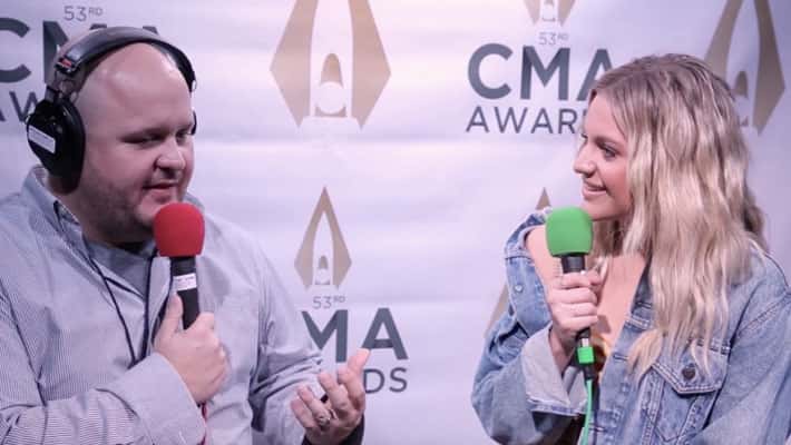 Kelsea Bellerini talks with Ryan Wild at the CMA Awards