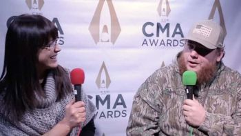 Luke Combs talks with Cara at the CMA Awards
