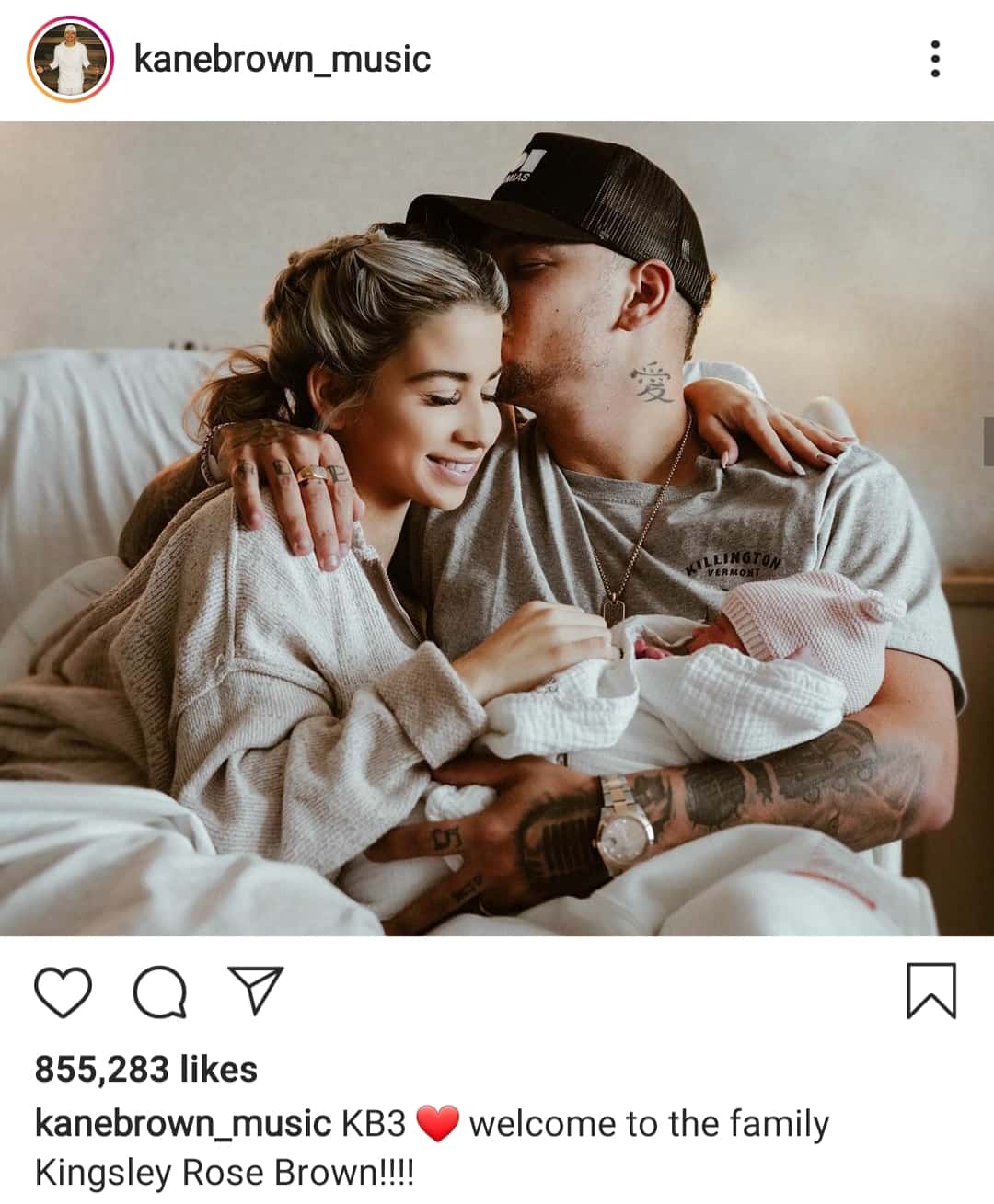 Borwn family with new daughter