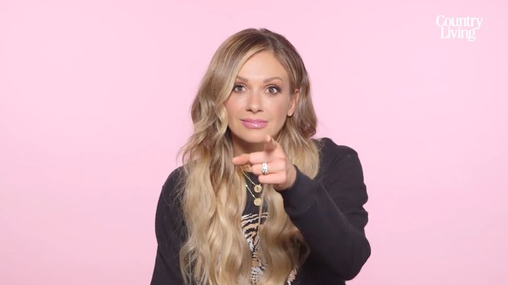 Carly Pearce Pointing