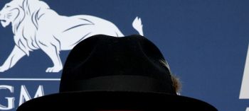 Lee Brice wearing black hat