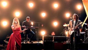 Maren and John Mayer singing at the 2021 Grammys