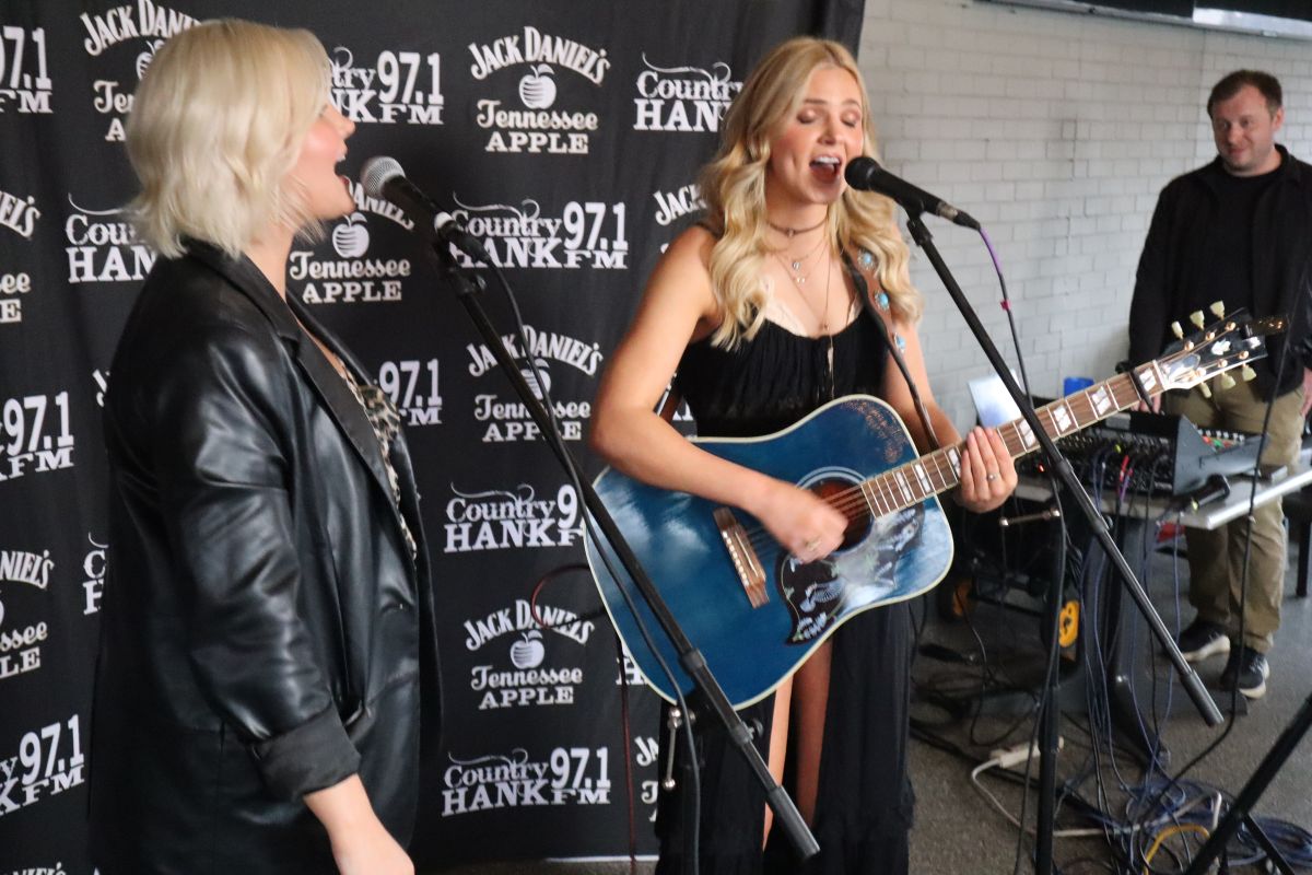 photos from tigirlily up close concert with hank fm concert