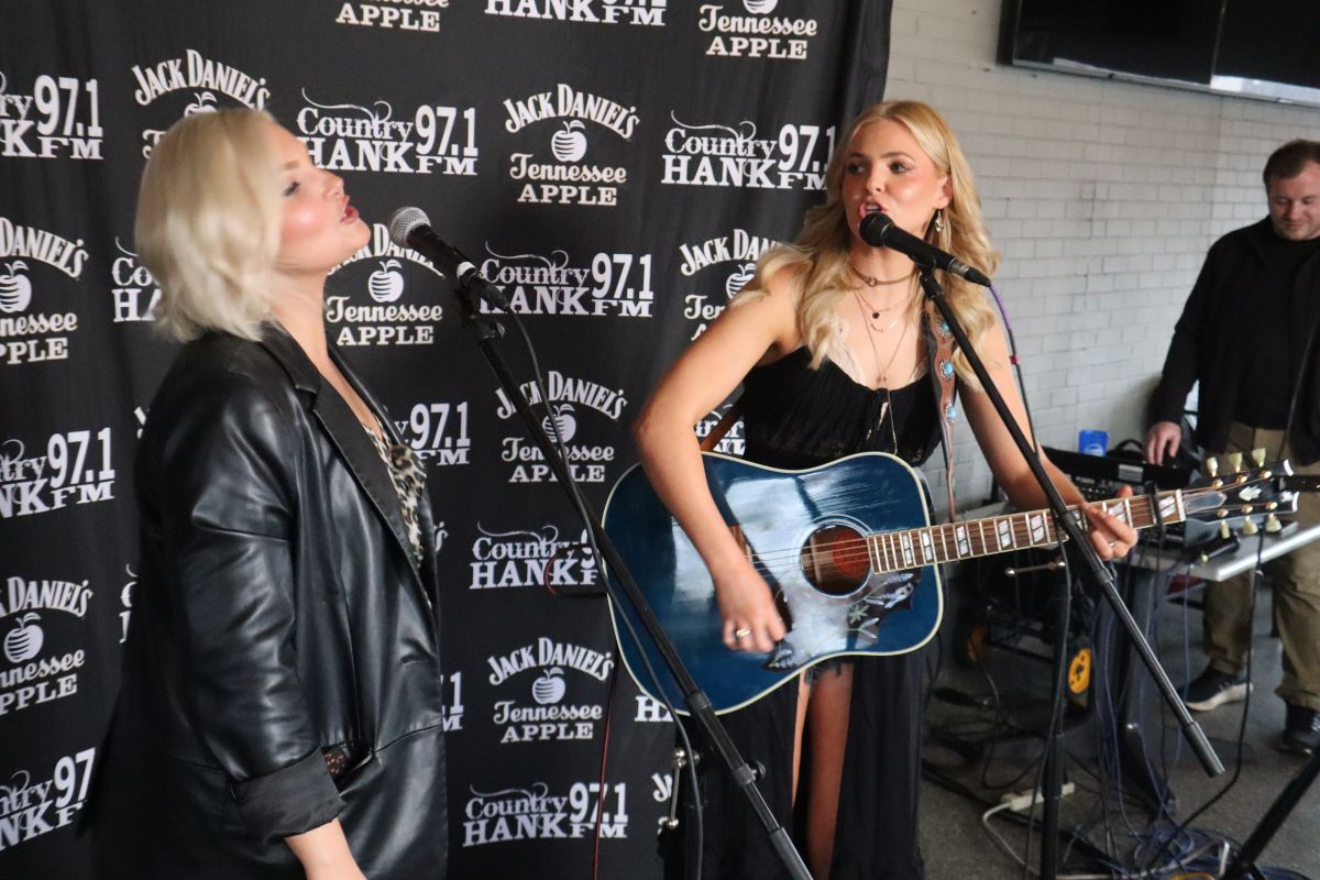 photos from tigirlily up close concert with hank fm concert