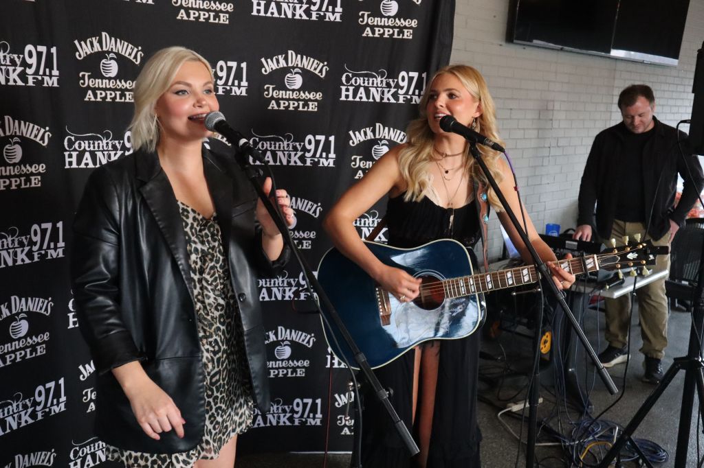 photos from tigirlily up close concert with hank fm concert