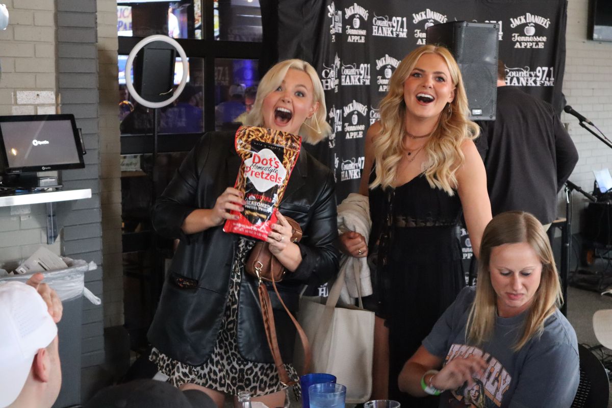 photos from tigirlily up close concert with hank fm concert