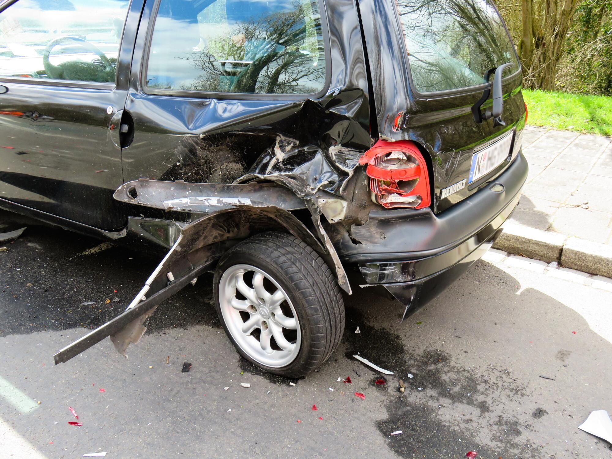 Causes of motor vehicle accidents and safe driving tips